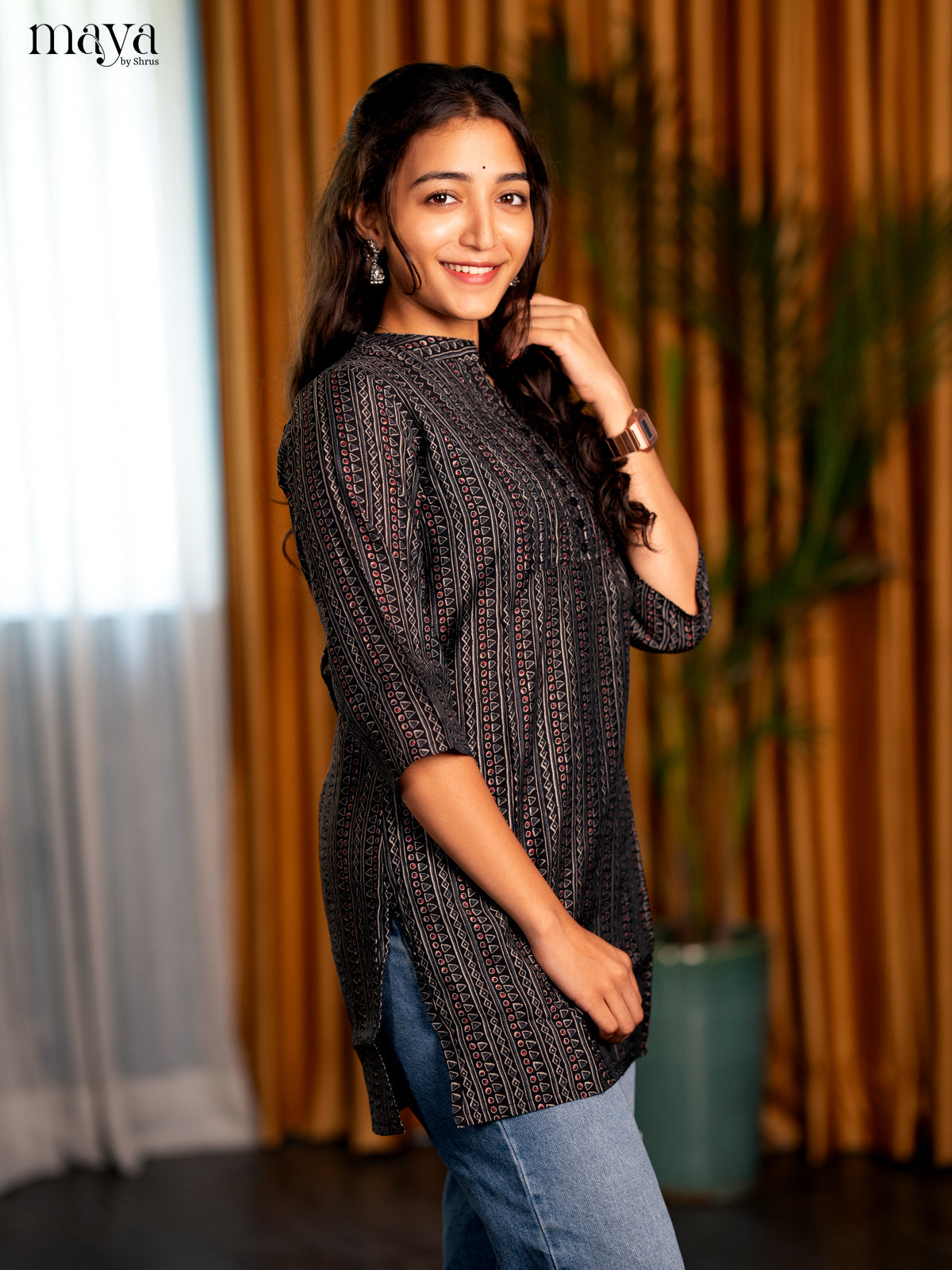 Black Geometric Printed Rayon Straight Short Kurta