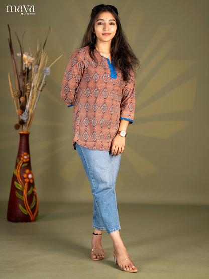 Maroon Geometric Printed Cotton Straight Short Kurta
