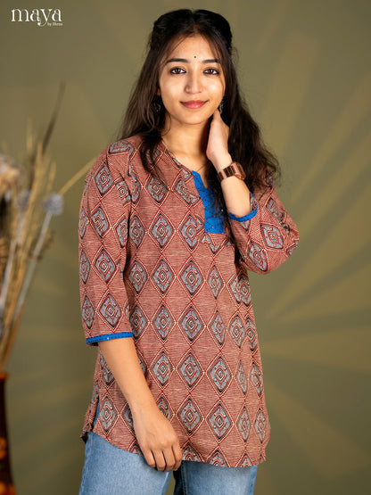 Maroon Geometric Printed Cotton Straight Short Kurta