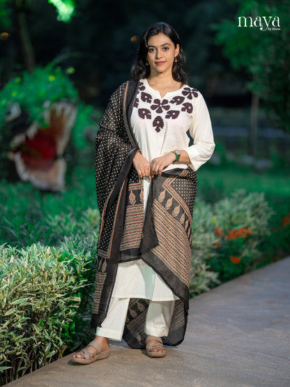 Off-white Readymade Salwar with Embroidered Design-mdj03009