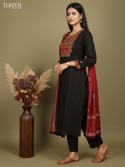 Cheerful Black & maroon Readymade 3 Piece with embroidered neck yoke